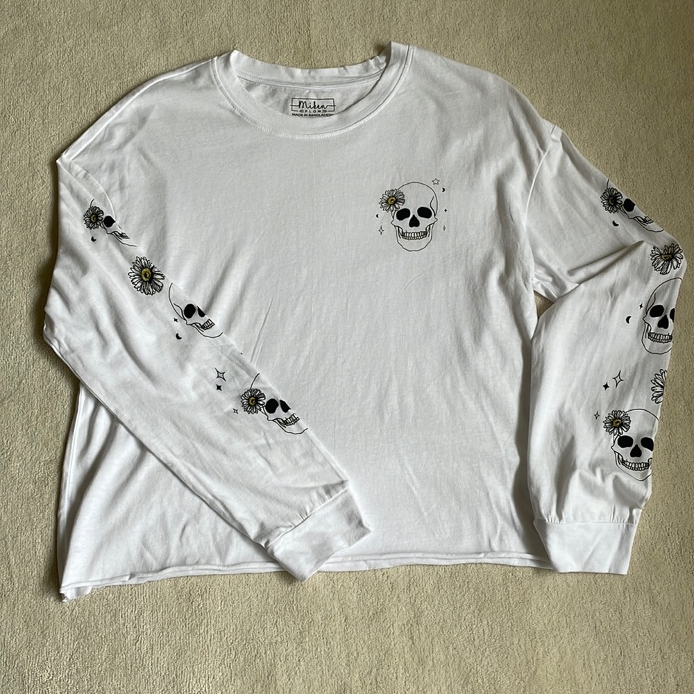 💀👻💀💀Miken Flow white skull head long sleeve t- shirt size L HALLOWEEN 👻